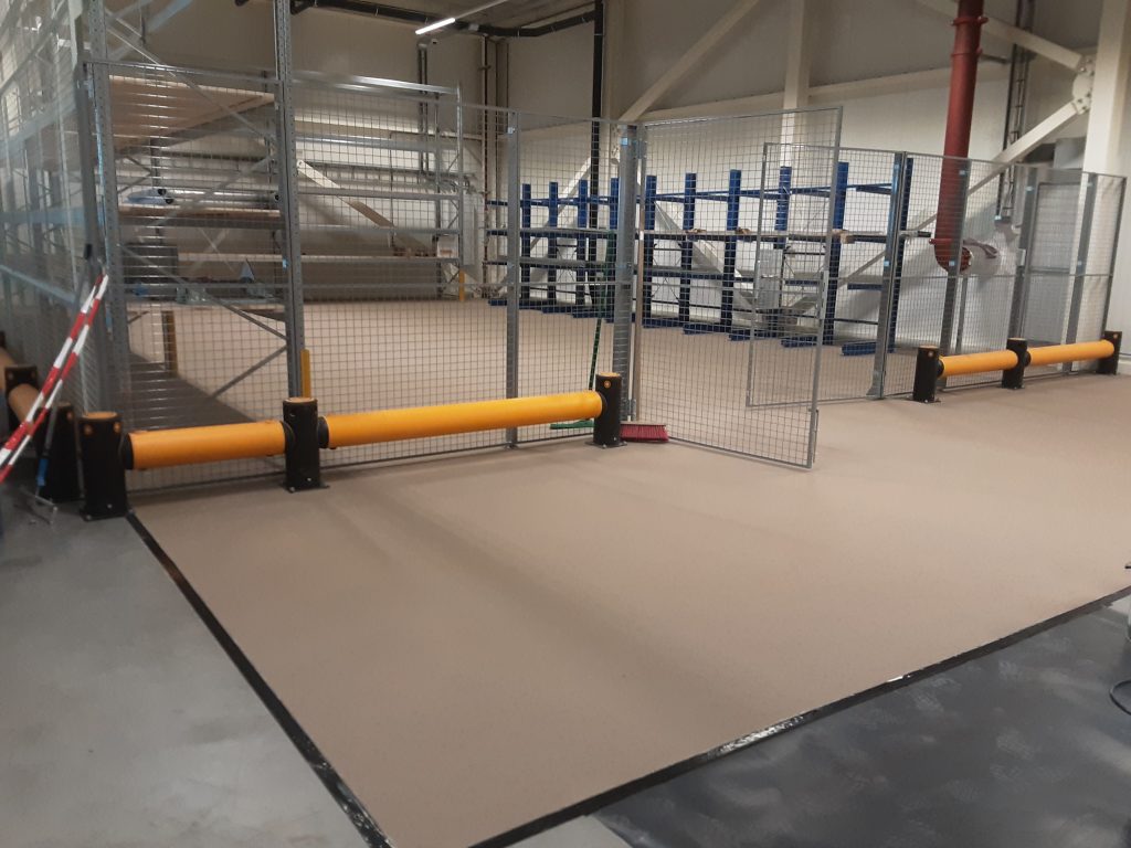 Antislip en mechanisch belastbare vloer voor een accu laad- en losplaats