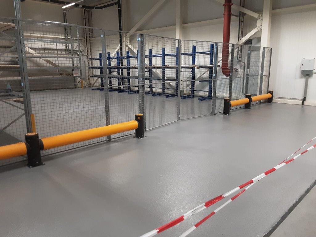 Antislip en mechanisch belastbare vloer voor een accu laad- en losplaats