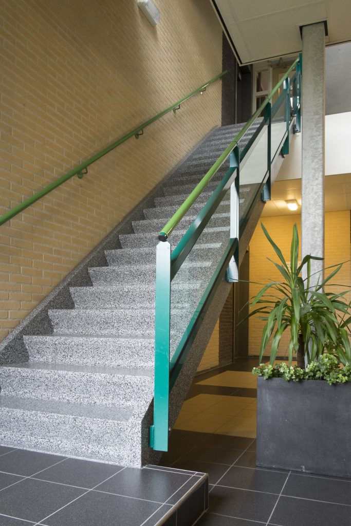 Flakestrap traprenovatie