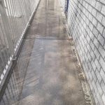 Betonherstel en antislip coating voor veilige galerijen van een woningcomplex