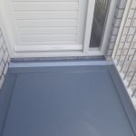 Betonherstel en antislip coating voor veilige galerijen van een woningcomplex