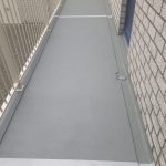 Betonherstel en antislip coating voor veilige galerijen van een woningcomplex