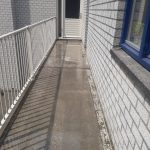 Betonherstel en antislip coating voor veilige galerijen van een woningcomplex