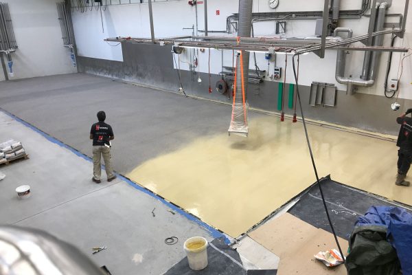 Totaalrenovatie in de voedselindustrie: nieuwe vloer voor Van Geloven