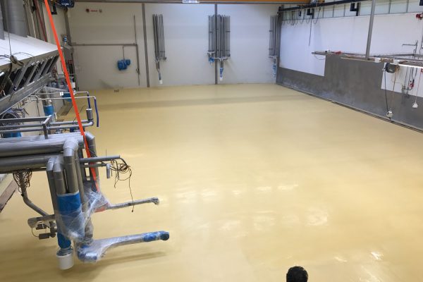 Totaalrenovatie in de voedselindustrie: nieuwe vloer voor Van Geloven