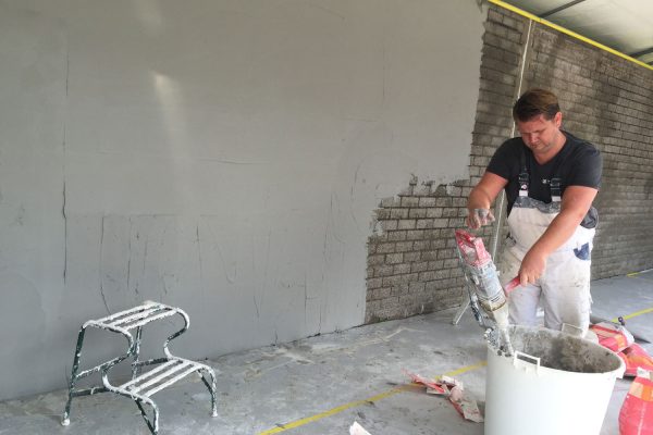 Reinigbare wand bij snackfabrikant Van Geloven