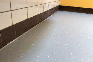 Epoxy Gietvloer MT 1273 RAL- 7001 Flakes Wit